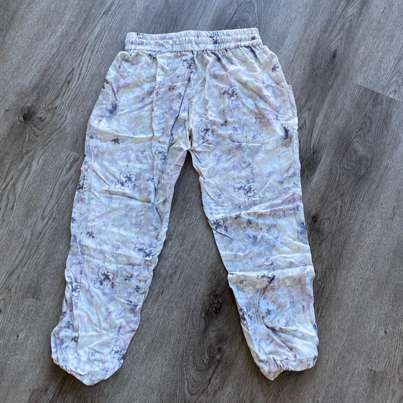 Aritzia Capris - Picture 3 of 3